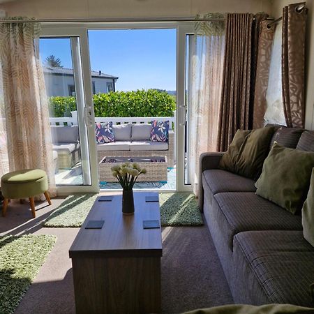 Beautiful 2 Bedroom Caravan, Holiday Park Tenby Saint Florence ภายนอก รูปภาพ