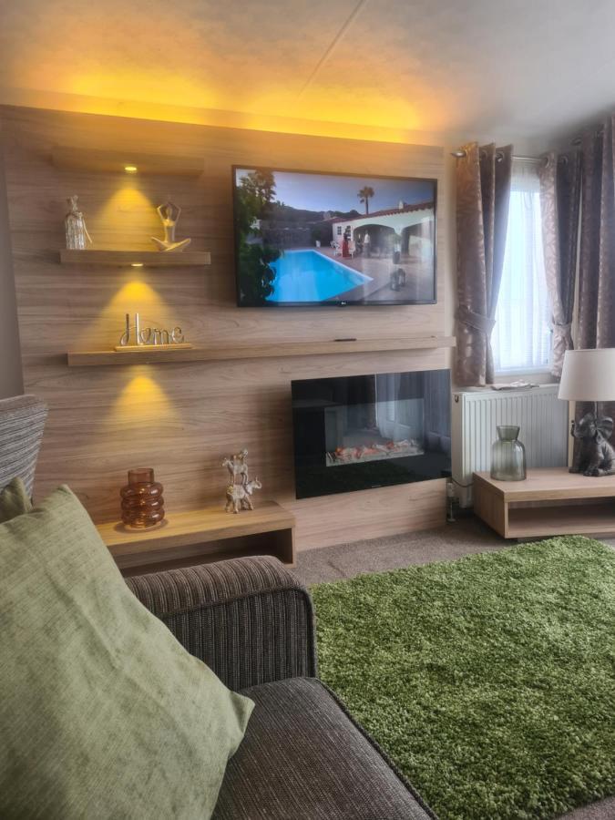 Beautiful 2 Bedroom Caravan, Holiday Park Tenby Saint Florence ภายนอก รูปภาพ