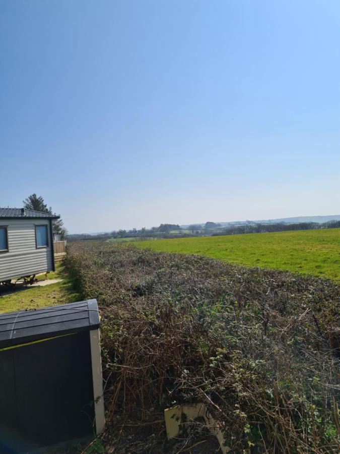 Beautiful 2 Bedroom Caravan, Holiday Park Tenby Saint Florence ภายนอก รูปภาพ