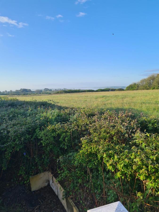 Beautiful 2 Bedroom Caravan, Holiday Park Tenby Saint Florence ภายนอก รูปภาพ