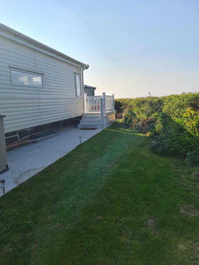 Beautiful 2 Bedroom Caravan, Holiday Park Tenby Saint Florence ภายนอก รูปภาพ