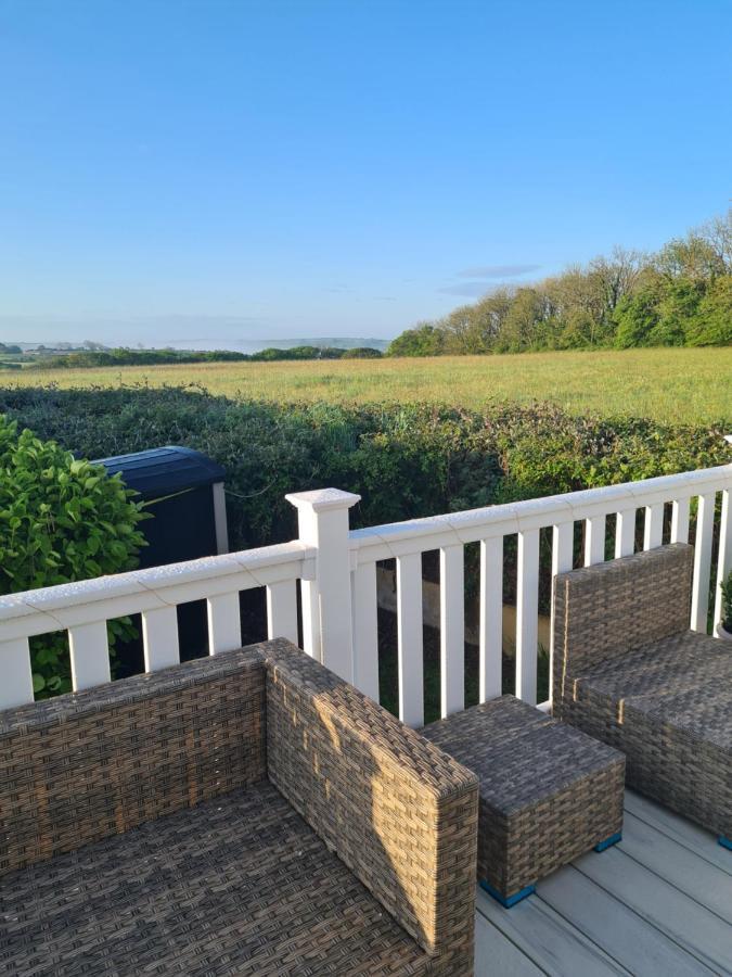 Beautiful 2 Bedroom Caravan, Holiday Park Tenby Saint Florence ภายนอก รูปภาพ
