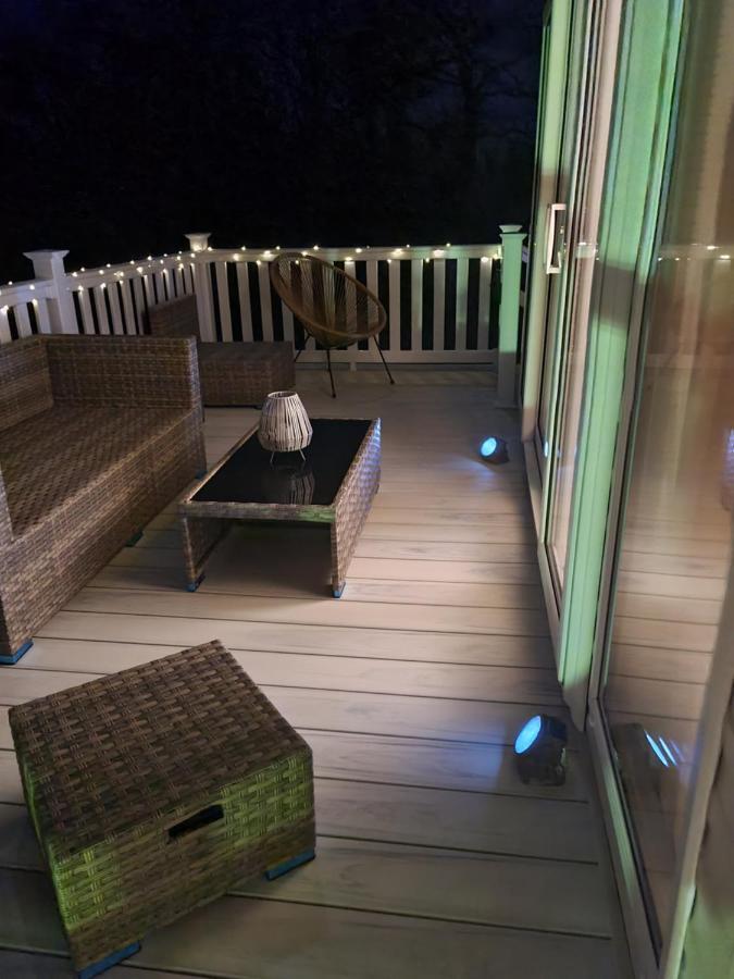 Beautiful 2 Bedroom Caravan, Holiday Park Tenby Saint Florence ภายนอก รูปภาพ