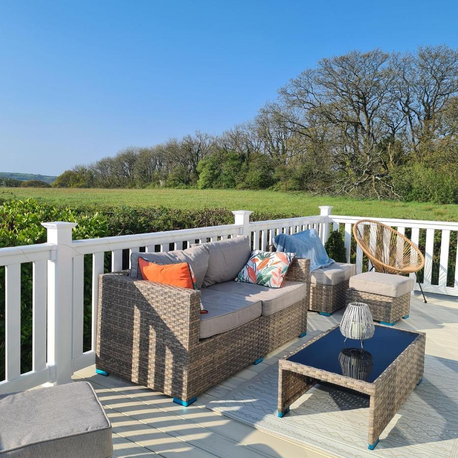 Beautiful 2 Bedroom Caravan, Holiday Park Tenby Saint Florence ภายนอก รูปภาพ