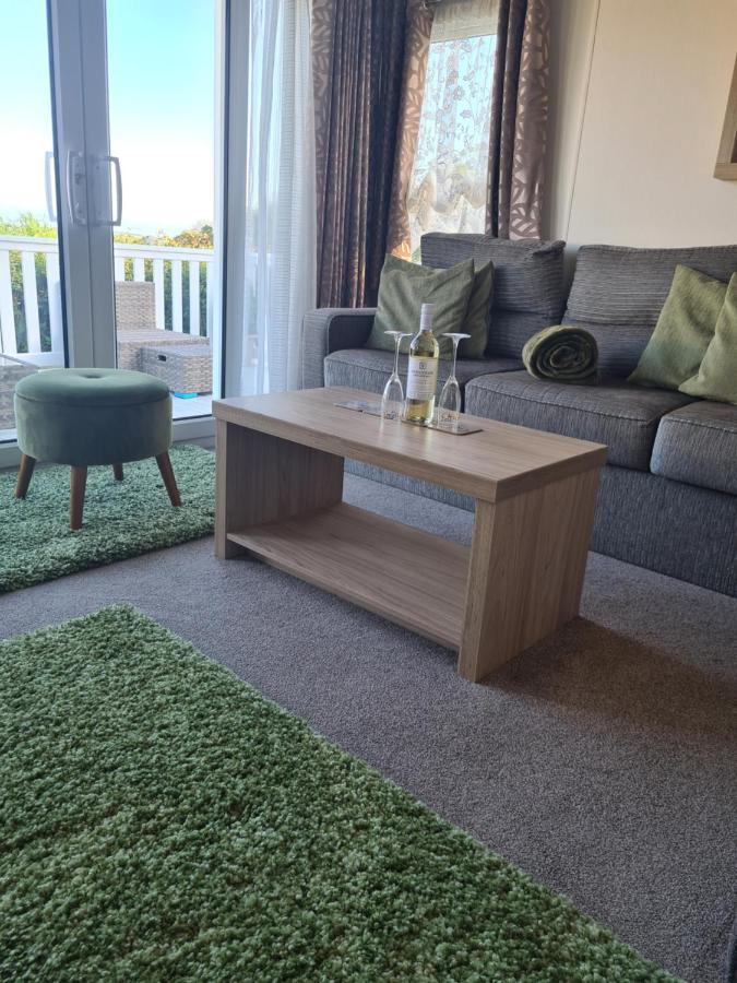 Beautiful 2 Bedroom Caravan, Holiday Park Tenby Saint Florence ภายนอก รูปภาพ