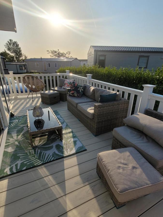 Beautiful 2 Bedroom Caravan, Holiday Park Tenby Saint Florence ภายนอก รูปภาพ