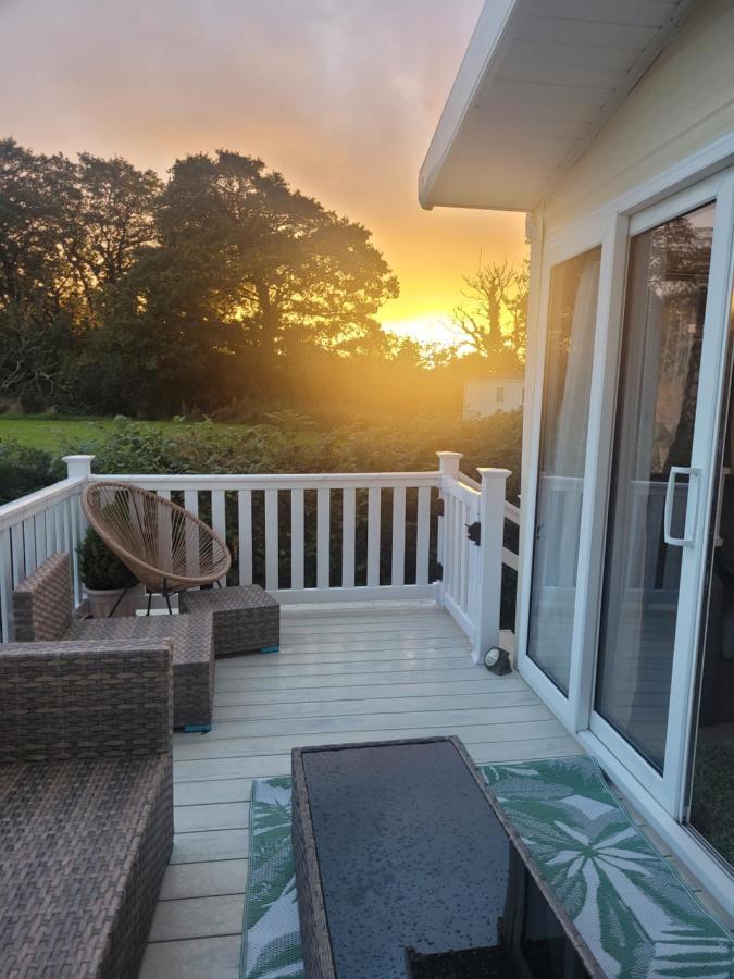 Beautiful 2 Bedroom Caravan, Holiday Park Tenby Saint Florence ภายนอก รูปภาพ