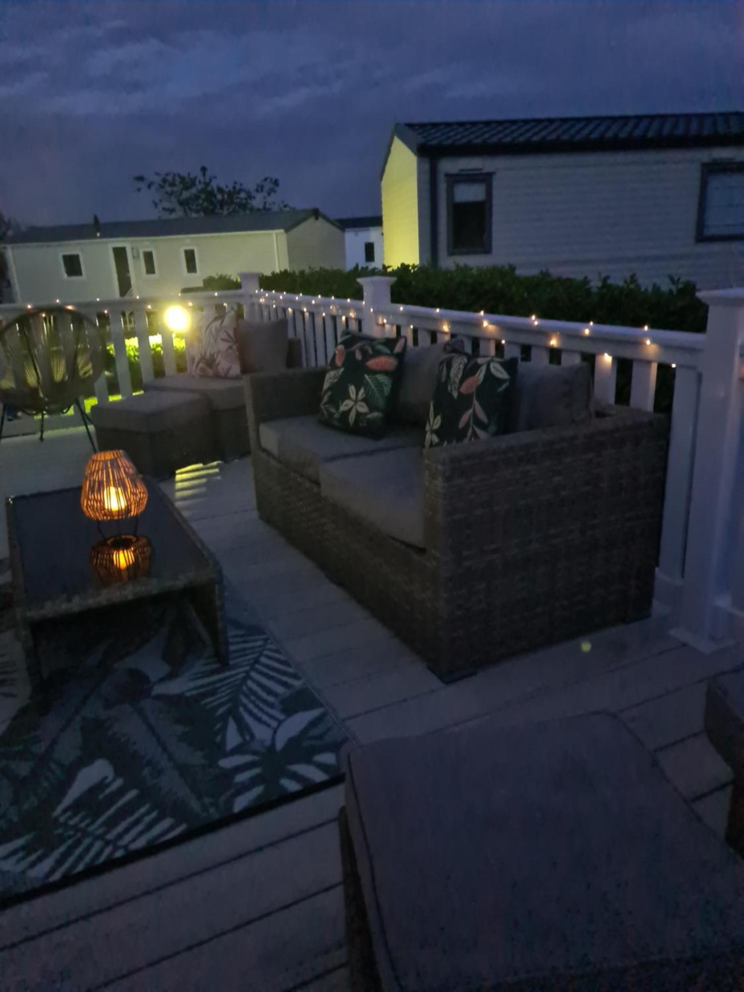 Beautiful 2 Bedroom Caravan, Holiday Park Tenby Saint Florence ภายนอก รูปภาพ