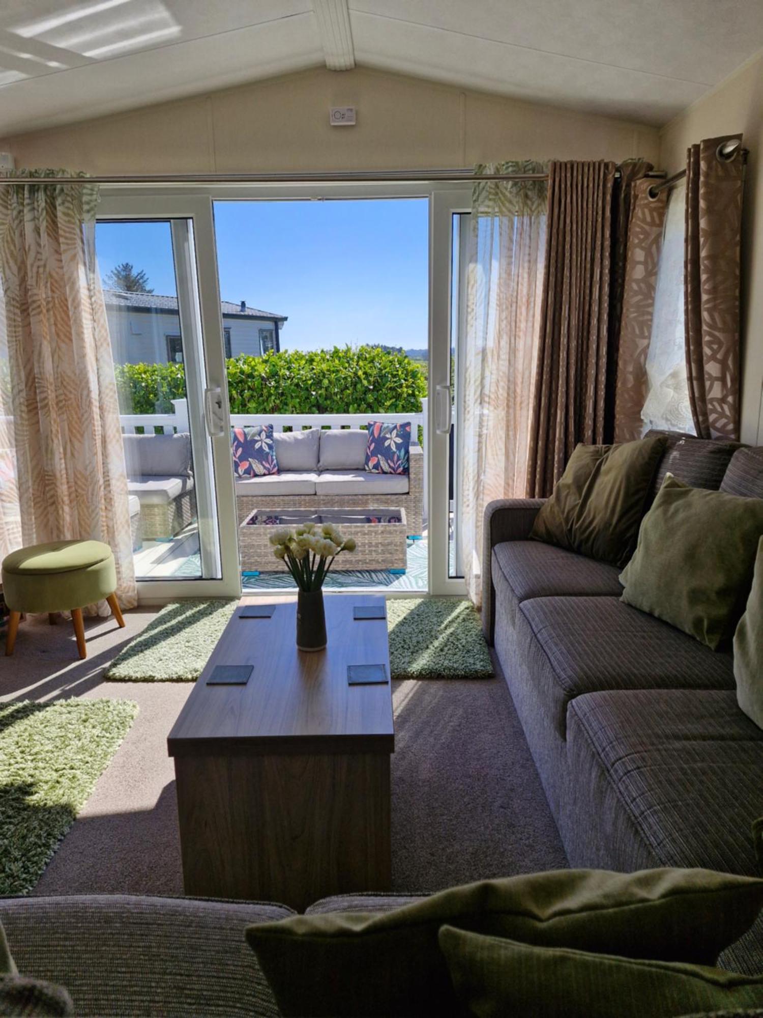 Beautiful 2 Bedroom Caravan, Holiday Park Tenby Saint Florence ภายนอก รูปภาพ